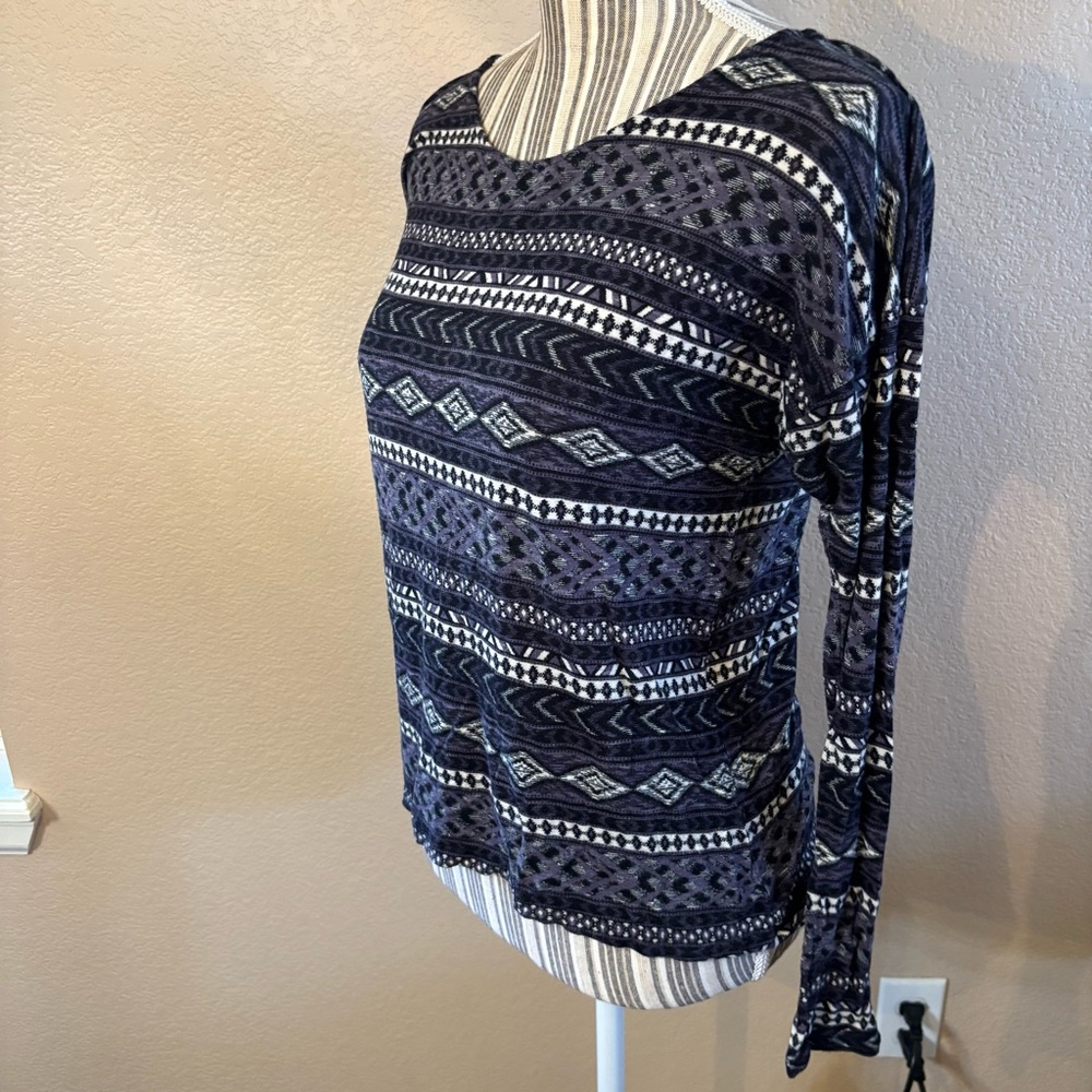 Forever 21 Top Medium Black Gray White Geometric Aztec Tribal Long Sleeves Soft - Picture 7 of 13